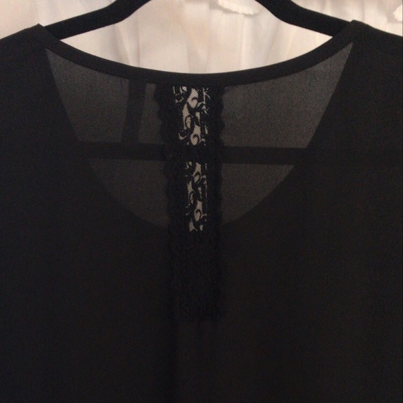 Black u-neck top with lace - Picture 2 of 4